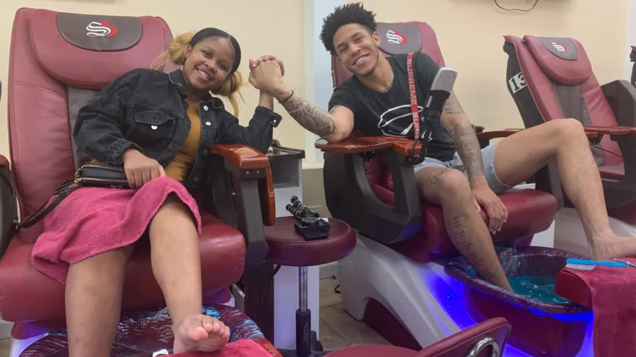 SURPRISED DESIREE WITH A NAIL DATE ‼️